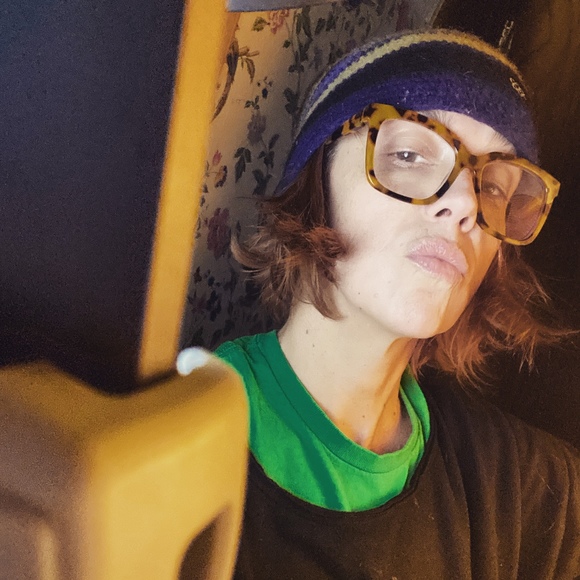 Meet your Posher, Jenn - Picture 1 of 1